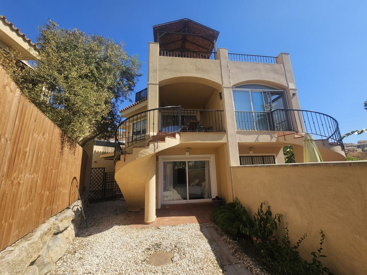 4 bedroom Semi-detached for sale in Riviera del Sol – R5141713