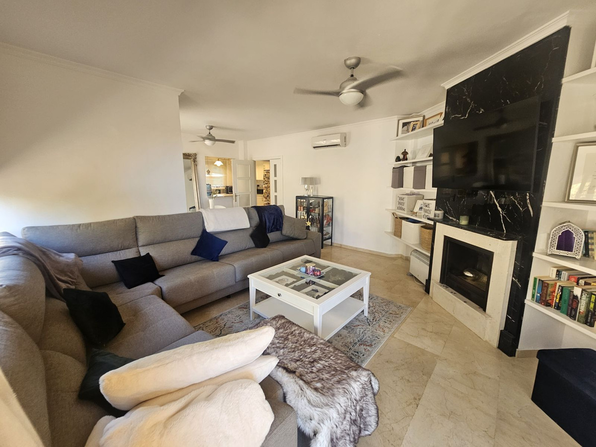 4 bedroom Semi-detached for sale in Riviera del Sol – R5141713