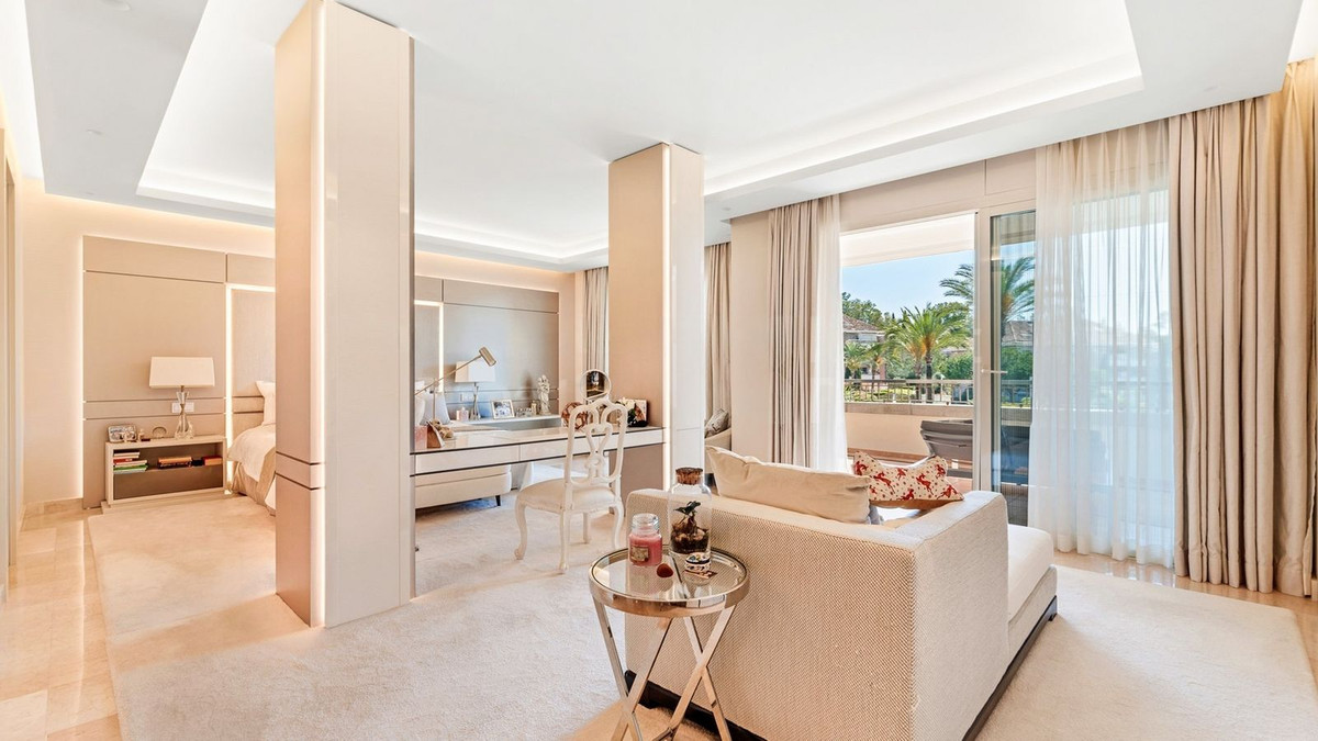 Apartamentos de 4 dormitorios en venta en  – R5140834