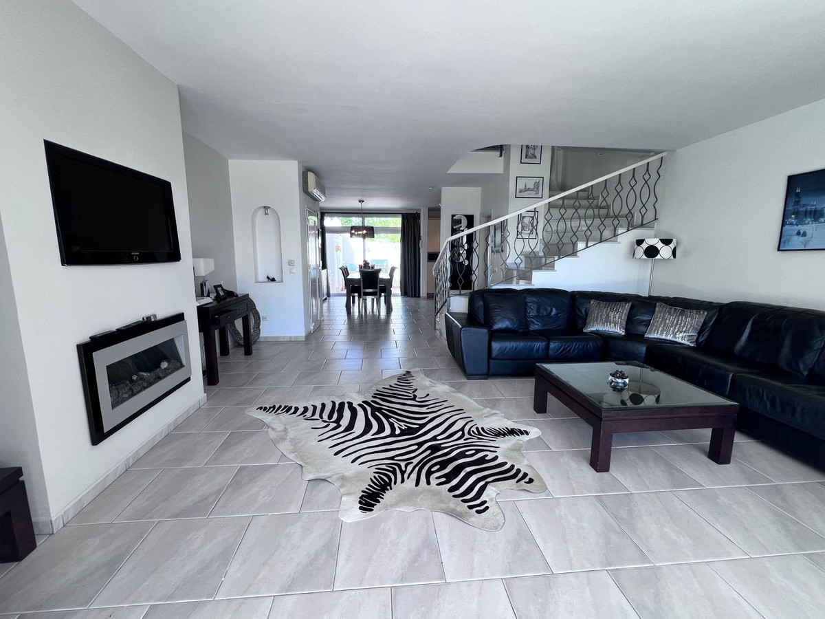 3 bedroom Townhouses for sale in Miraflores – R5129008