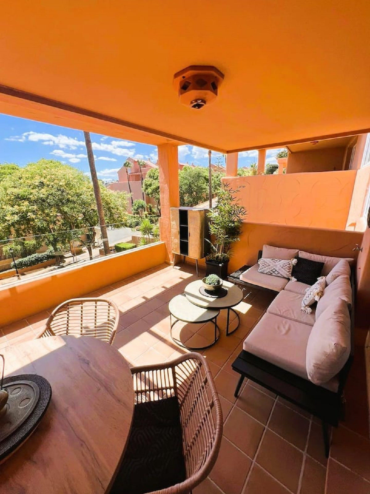 2 bedroom Apartments for sale in Elviria – R5070859