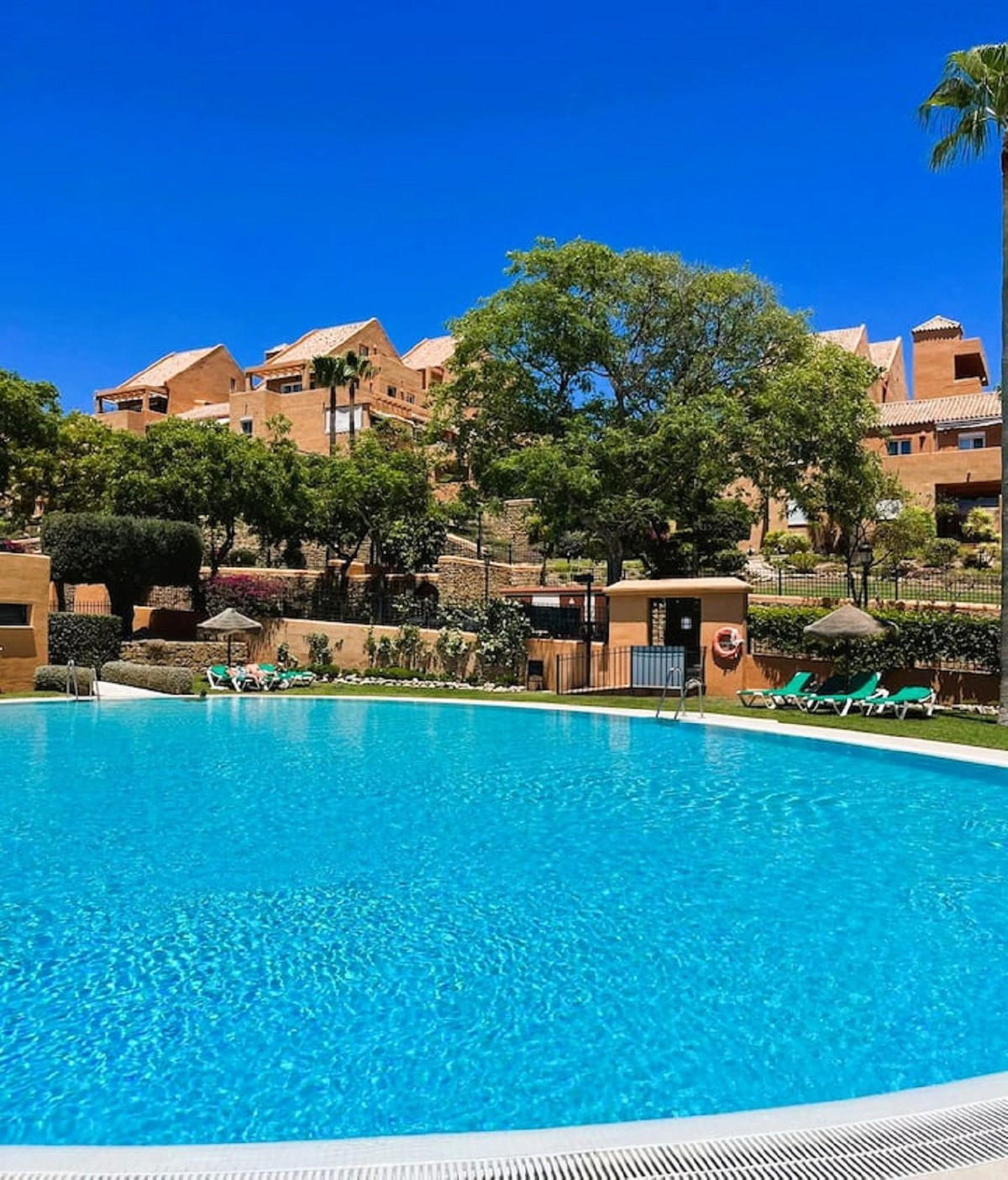 2 bedroom Apartments for sale in Elviria – R5070859