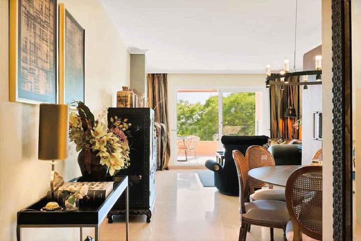 2 bedroom Apartments for sale in Elviria – R5070859