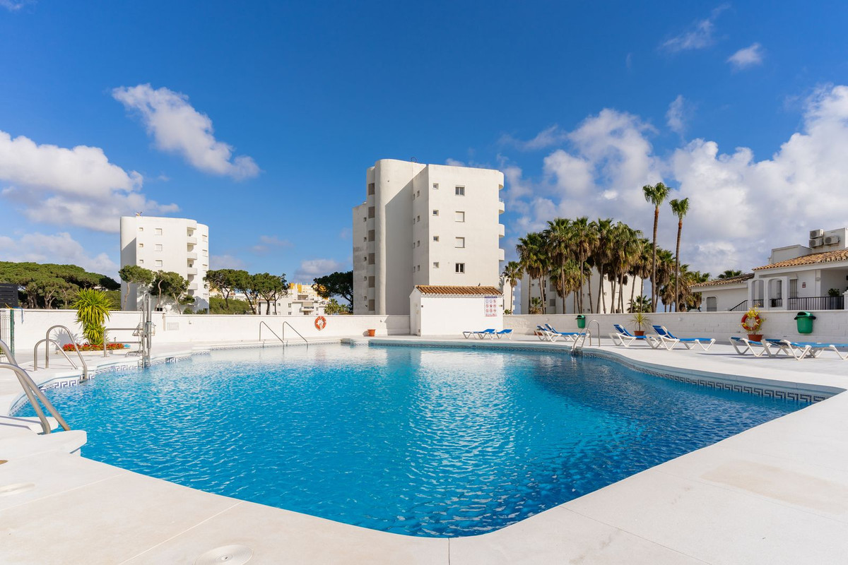 Apartamentos de 3 dormitorios en venta en Calahonda – R4913344