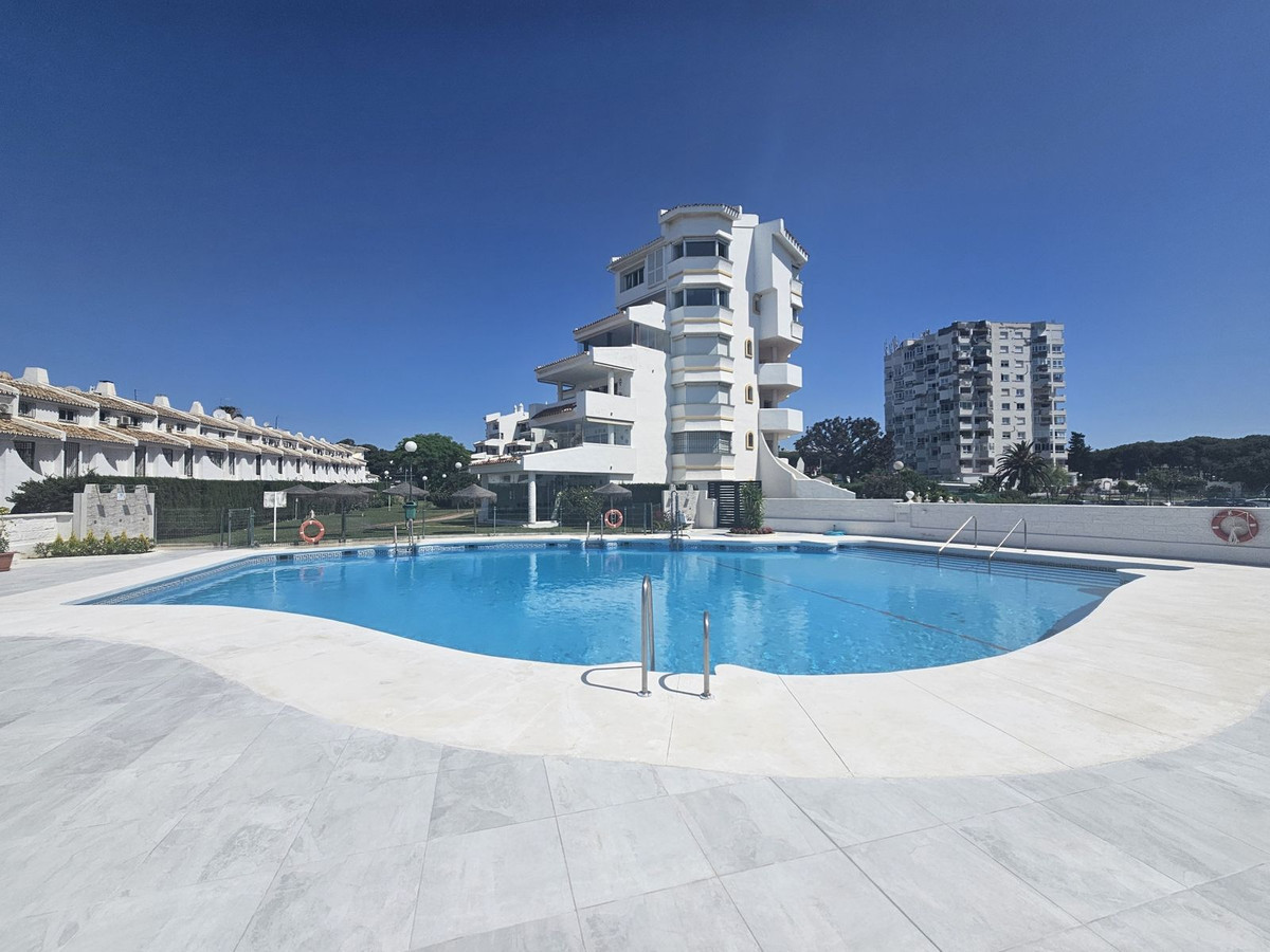 Apartamentos de 3 dormitorios en venta en Calahonda – R4913344