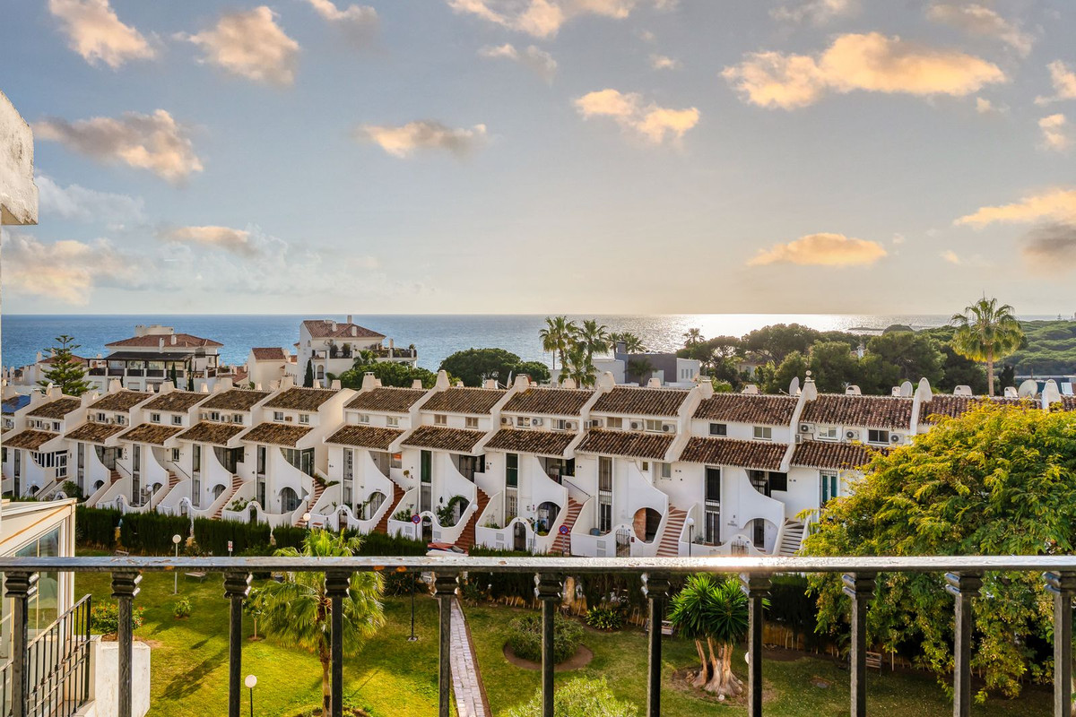 Apartamentos de 3 dormitorios en venta en Calahonda – R4913344