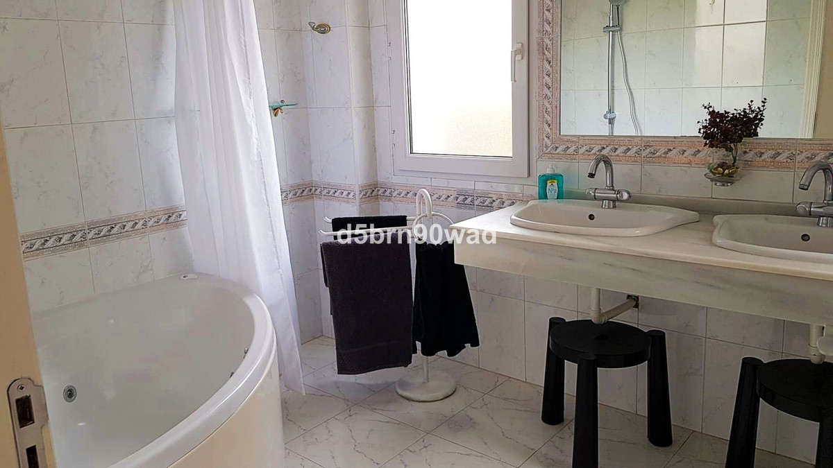 3 bedroom Villas for sale in Marbella – R5127163