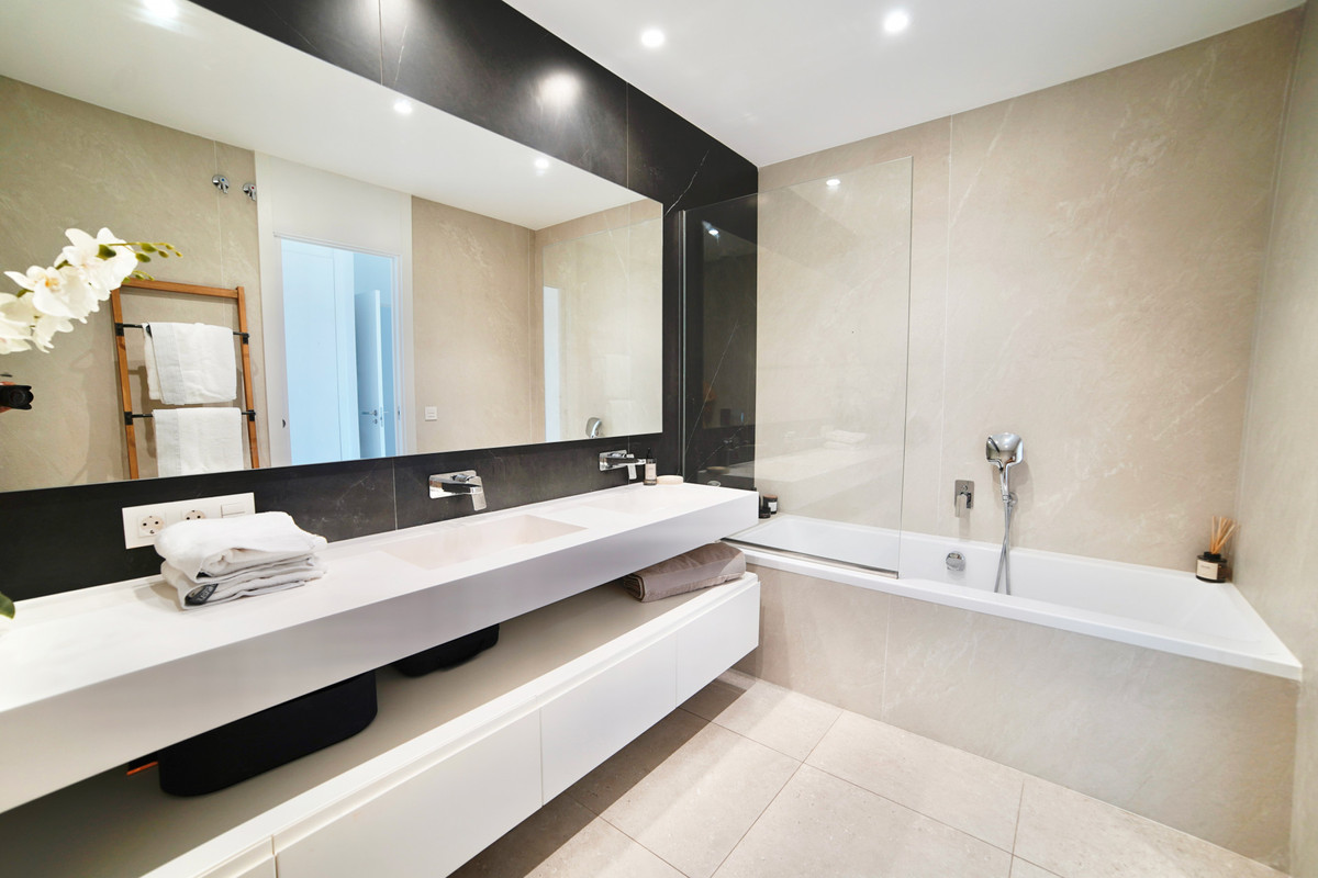2 bedroom Apartments for sale in La Quinta – R5141179