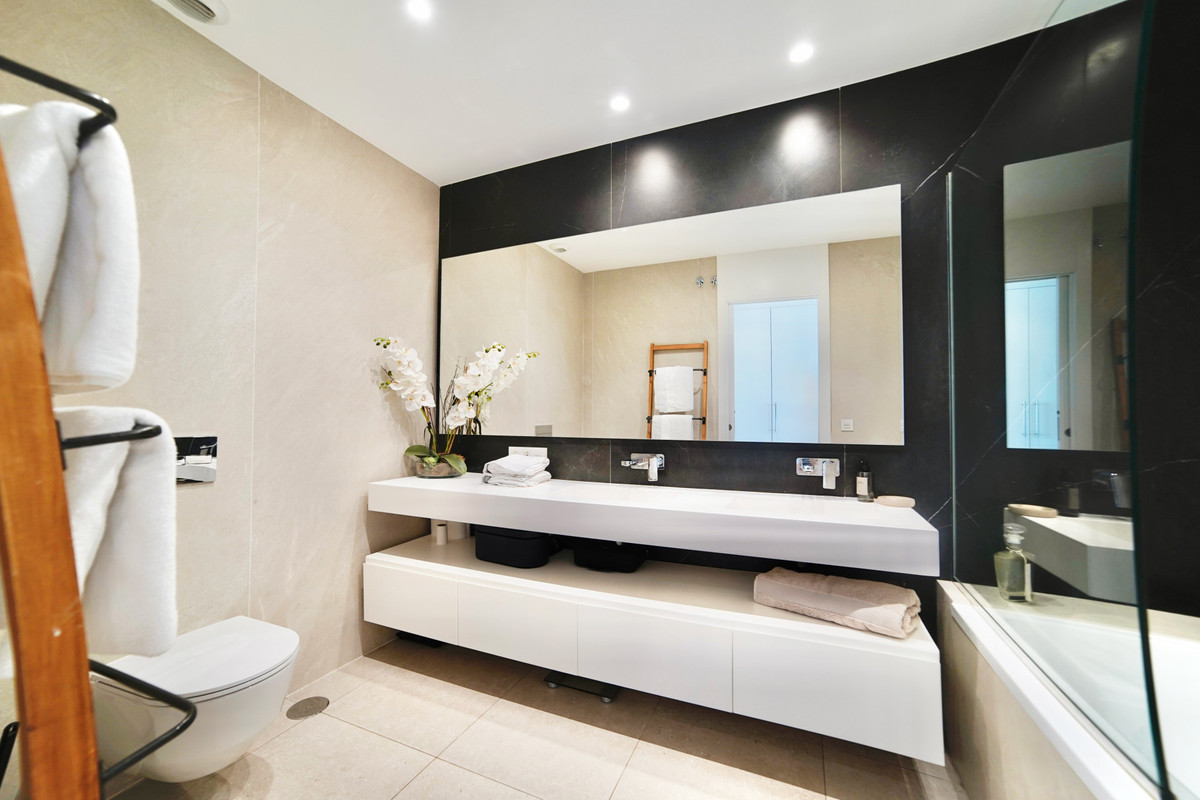 2 bedroom Apartments for sale in La Quinta – R5141179