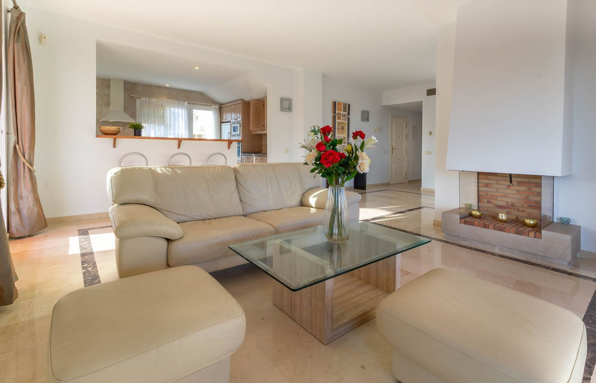2 bedroom Penthouses for sale in Artola – R5125918