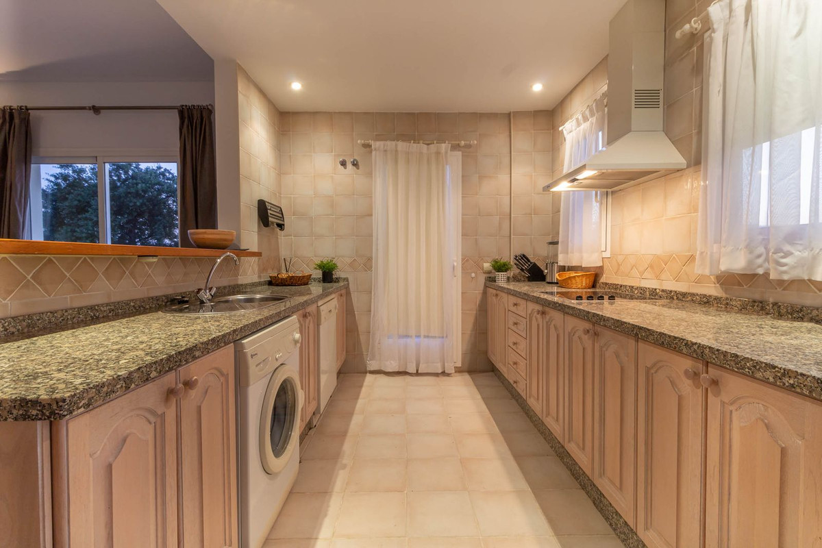 2 bedroom Penthouses for sale in Artola – R5125918