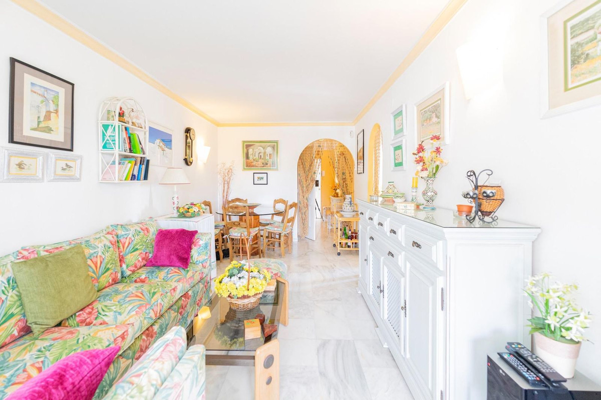 2 bedroom Apartments for sale in Marbella – R5140963