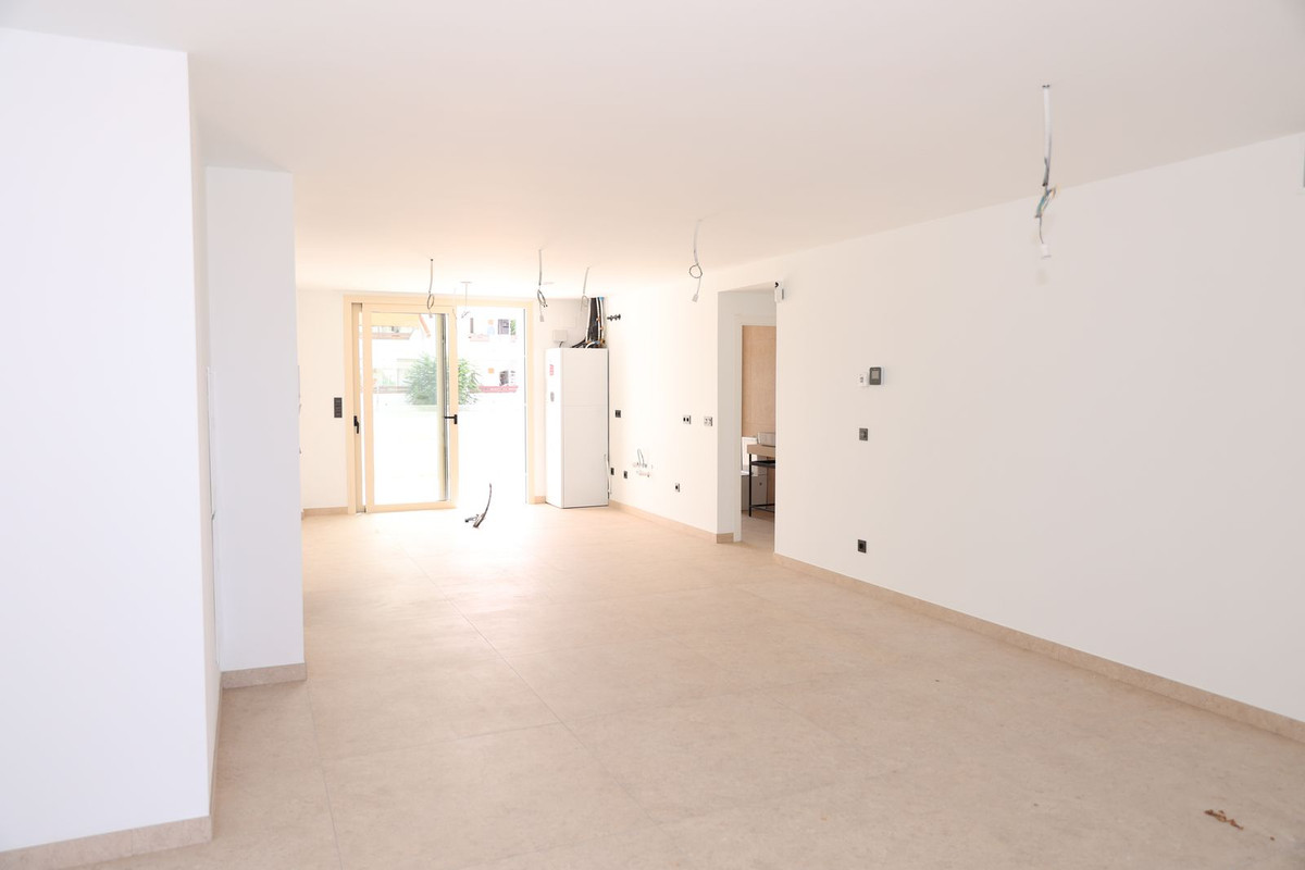 Apartamentos de 3 dormitorios en venta en Selwo – R5142994