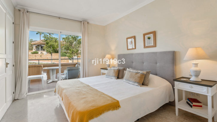 Apartamentos de 3 dormitorios en venta en Elviria Hills – R5129215 en 