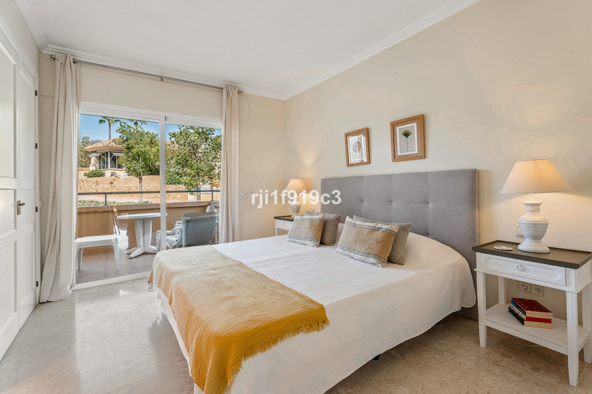 3 bedroom Apartments for sale in Elviria Hills – R5129215