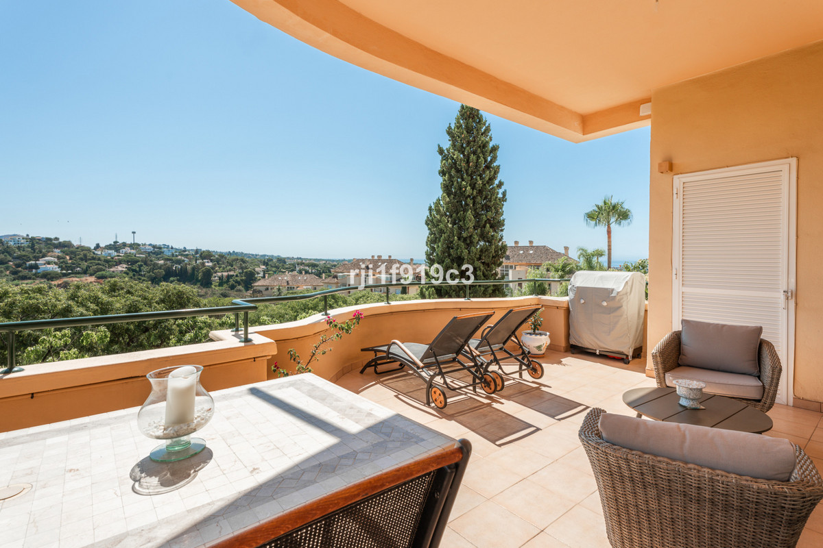 3 bedroom Apartments for sale in Elviria Hills – R5129215