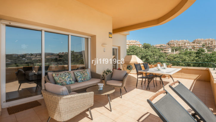 3 bedroom Apartments for sale in Elviria Hills – R5129215 in 