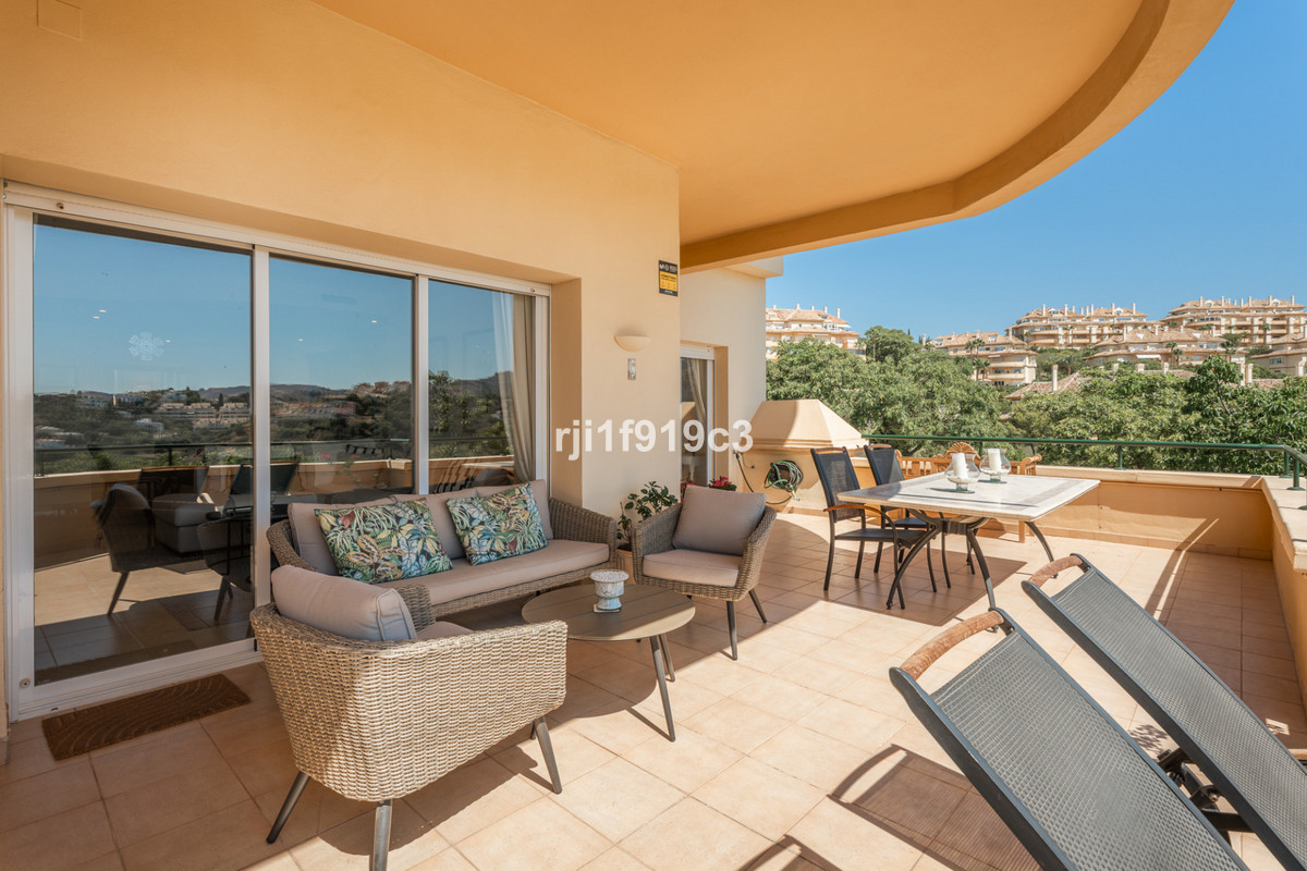 3 bedroom Apartments for sale in Elviria Hills – R5129215