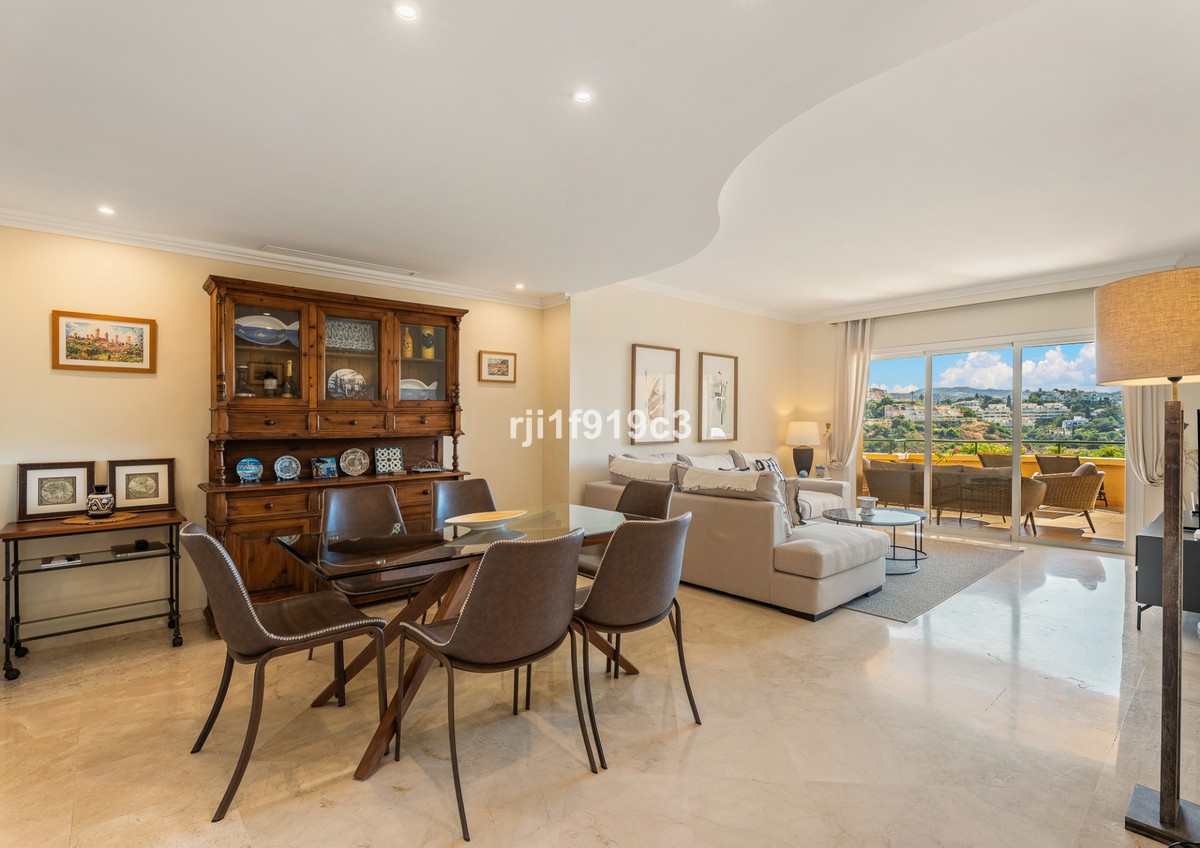 3 bedroom Apartments for sale in Elviria Hills – R5129215