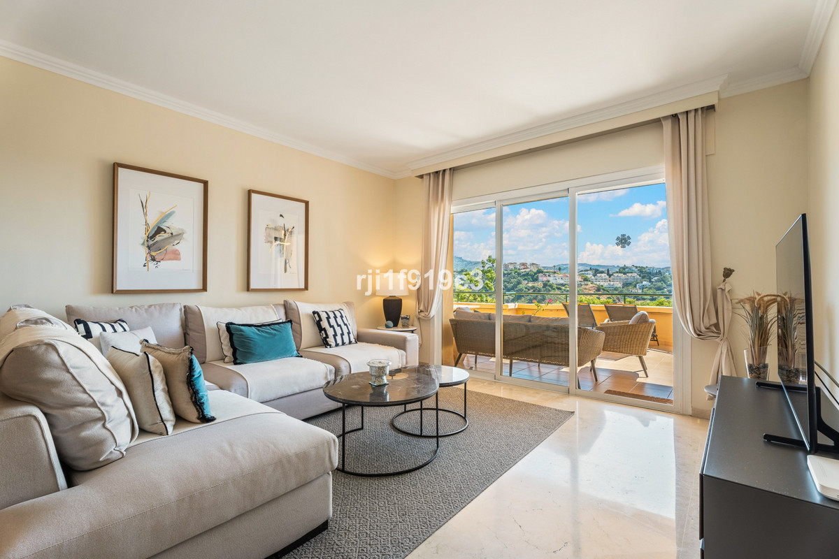 3 bedroom Apartments for sale in Elviria Hills – R5129215