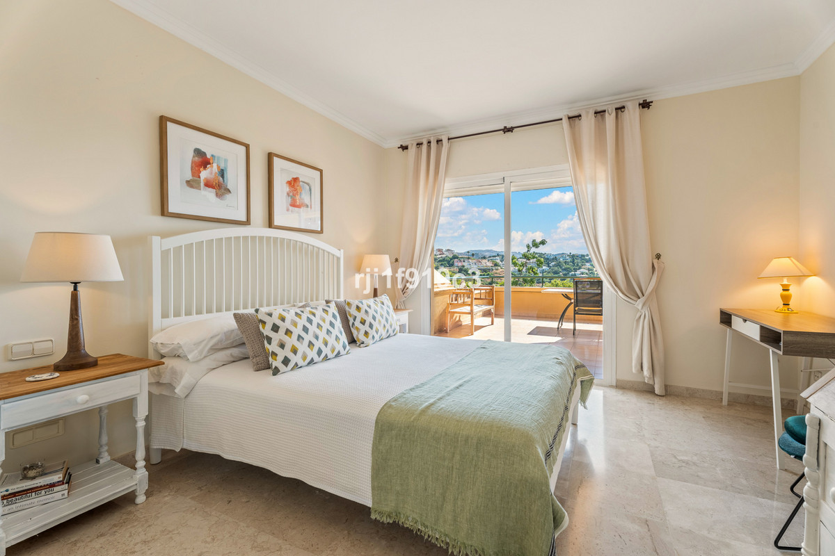 3 bedroom Apartments for sale in Elviria Hills – R5129215
