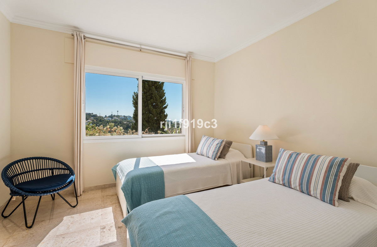 3 bedroom Apartments for sale in Elviria Hills – R5129215