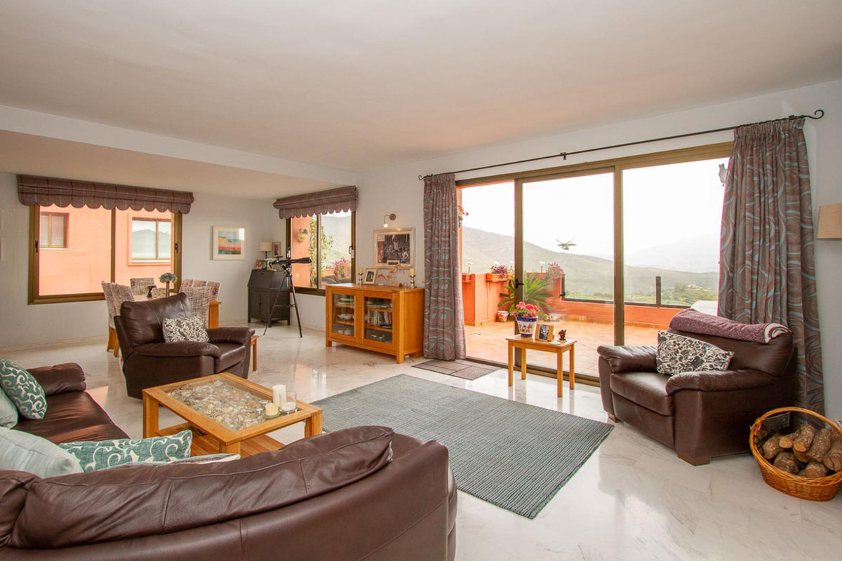 2 bedroom Apartments for sale in La Mairena – R5132542
