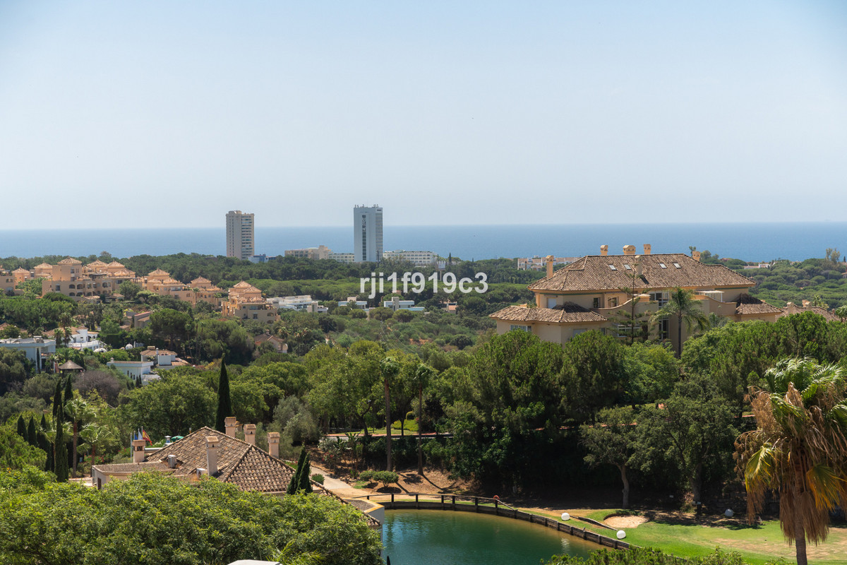 3 bedroom Apartments for sale in Elviria Hills – R5124259
