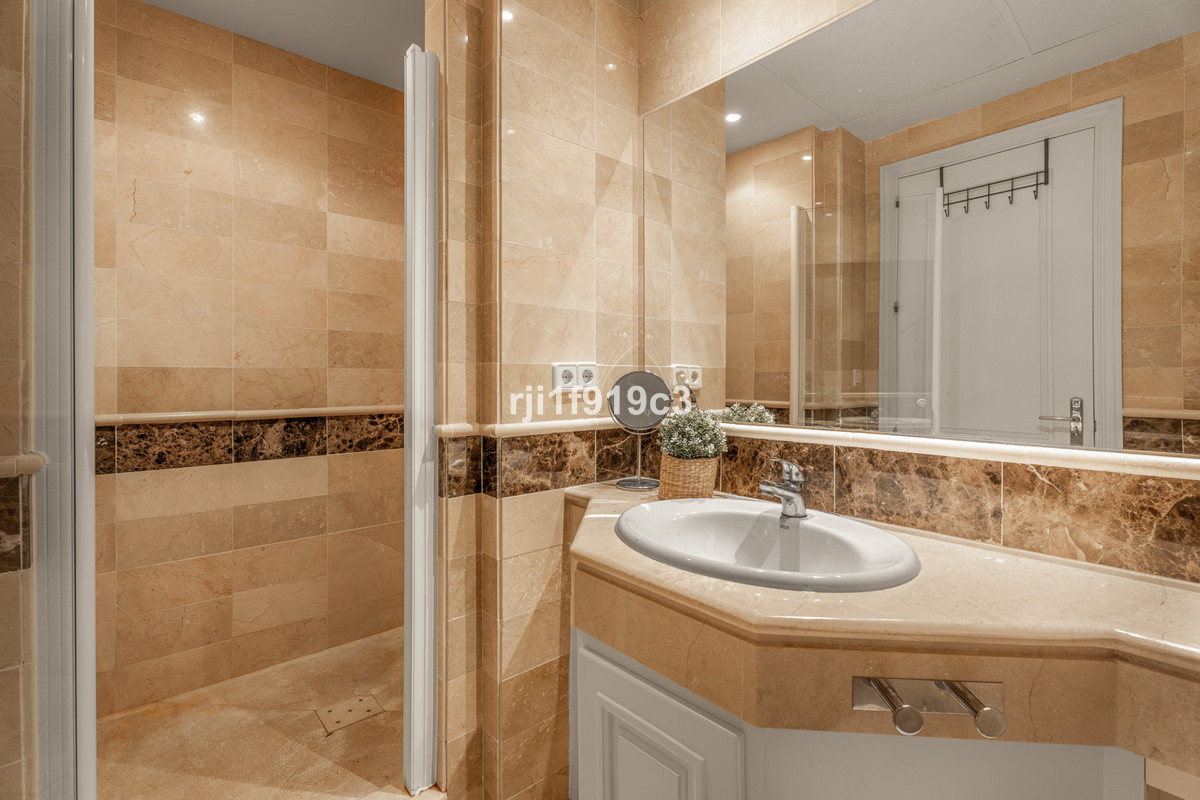 3 bedroom Apartments for sale in Elviria Hills – R5124259