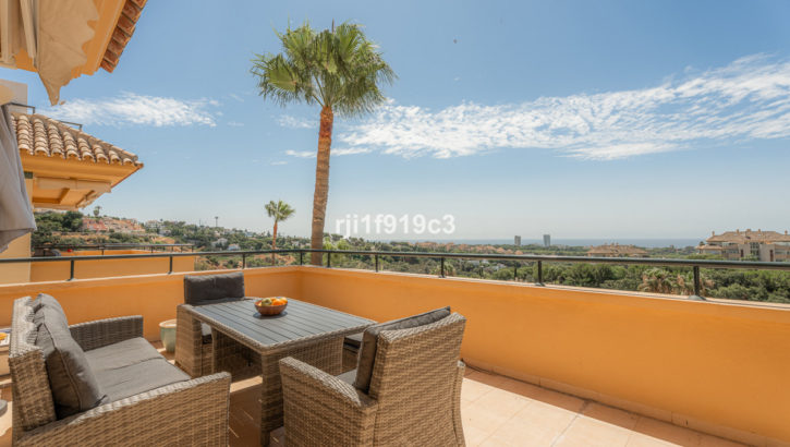 3 bedroom Apartments for sale in Elviria Hills – R5124259 in 