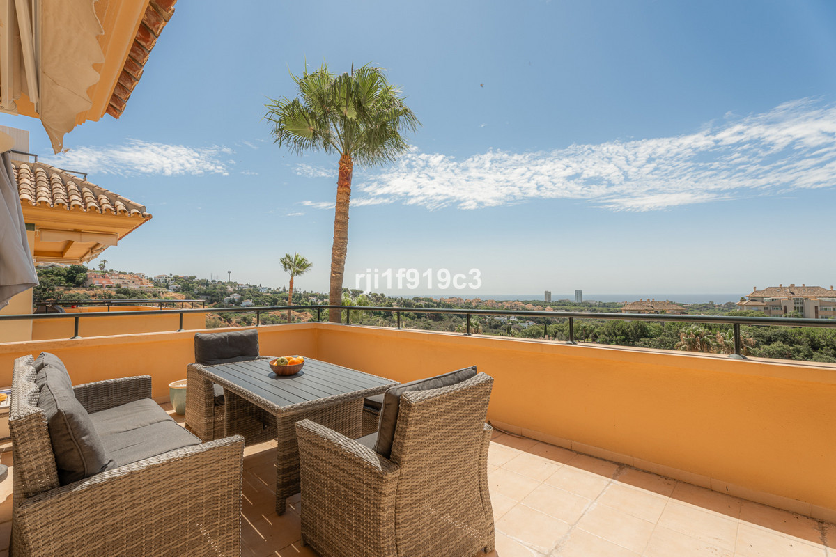 3 bedroom Apartments for sale in Elviria Hills – R5124259