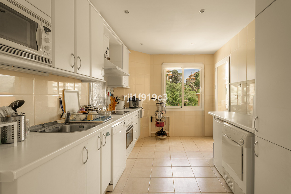 3 bedroom Apartments for sale in Elviria Hills – R5124259