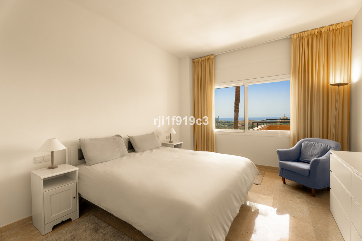 3 bedroom Apartments for sale in Elviria Hills – R5124259
