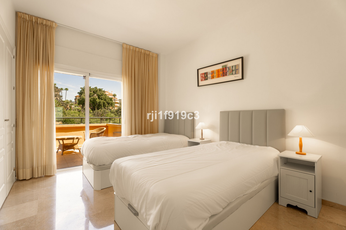 3 bedroom Apartments for sale in Elviria Hills – R5124259