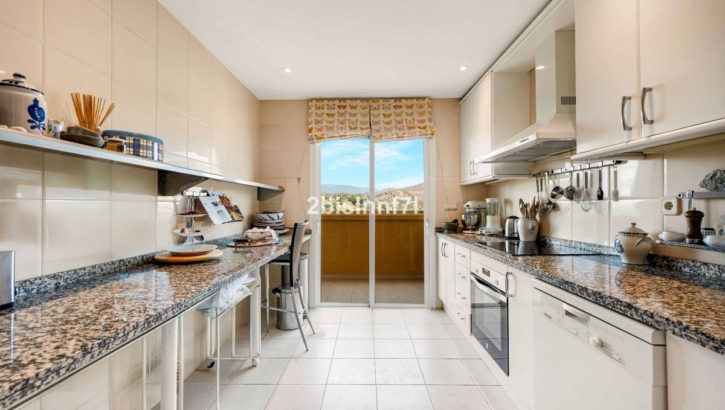 3 bedroom Apartments for sale in Elviria – R5131633 in 
