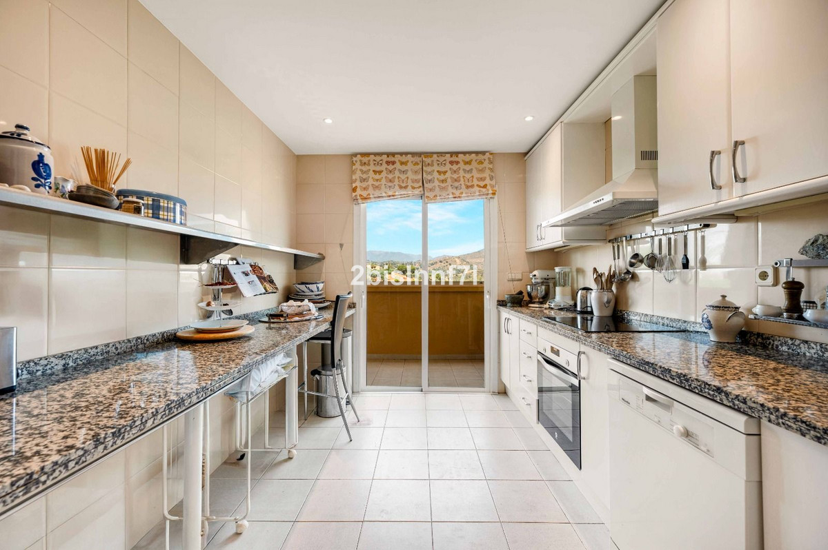 3 bedroom Apartments for sale in Elviria – R5131633
