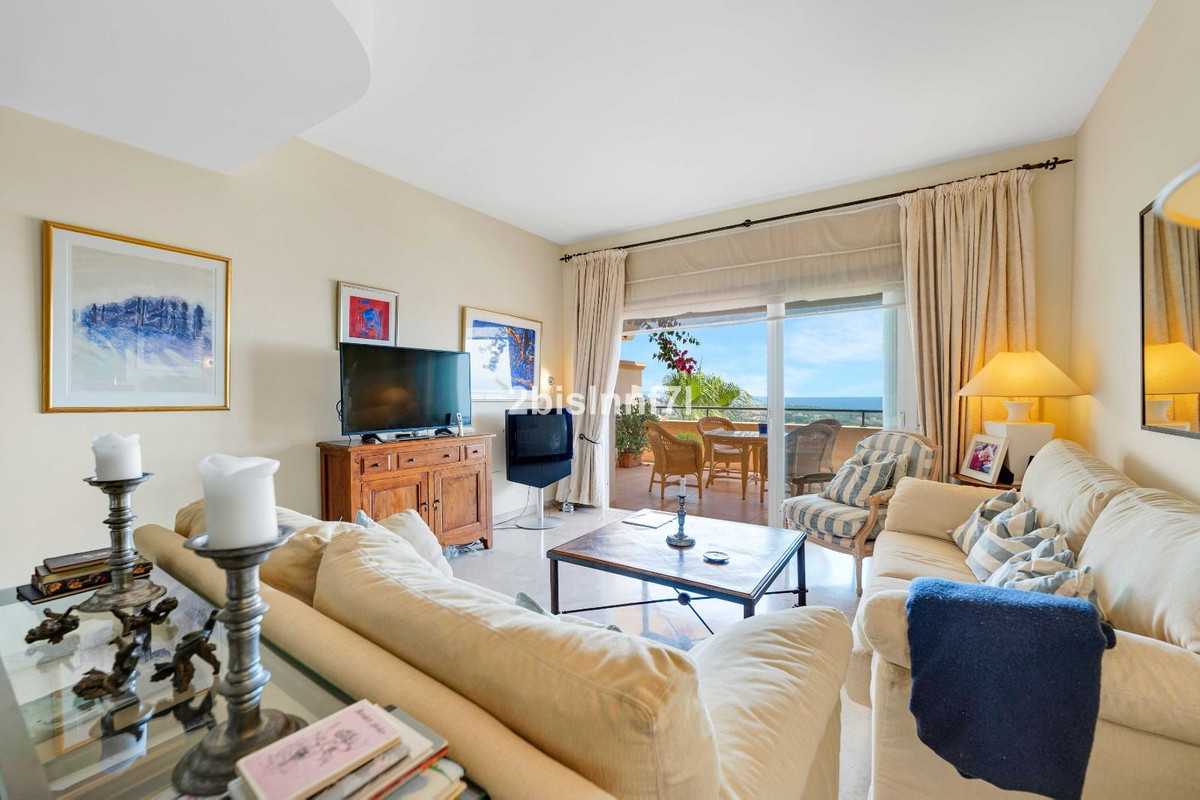 3 bedroom Apartments for sale in Elviria – R5131633