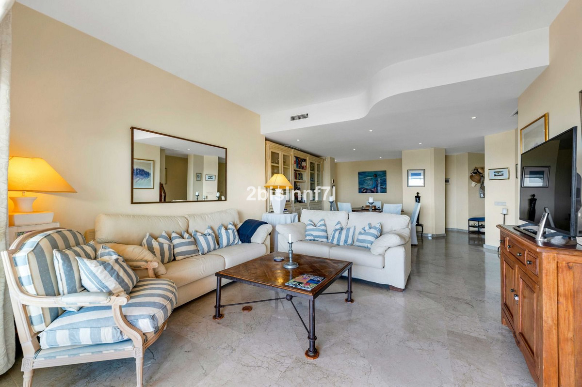 3 bedroom Apartments for sale in Elviria – R5131633