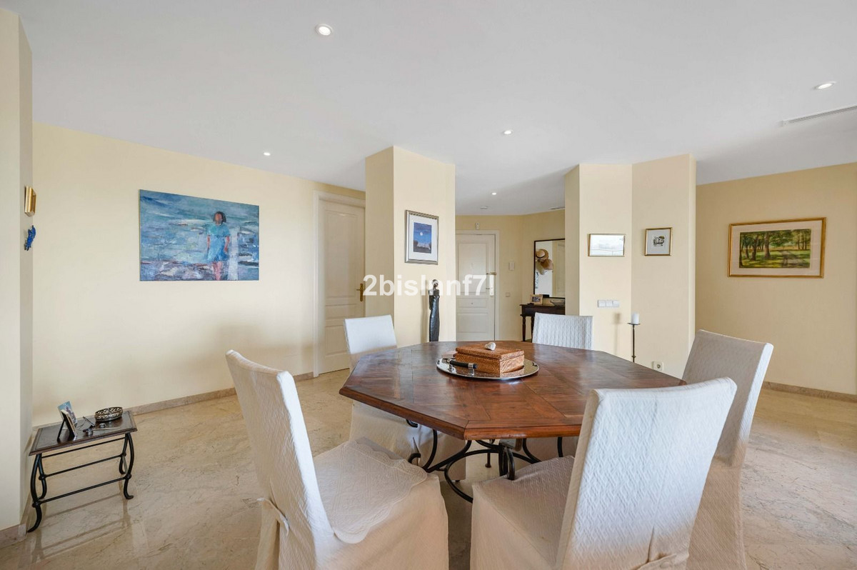 3 bedroom Apartments for sale in Elviria – R5131633
