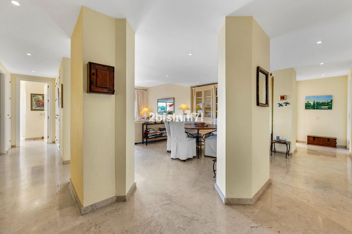3 bedroom Apartments for sale in Elviria – R5131633