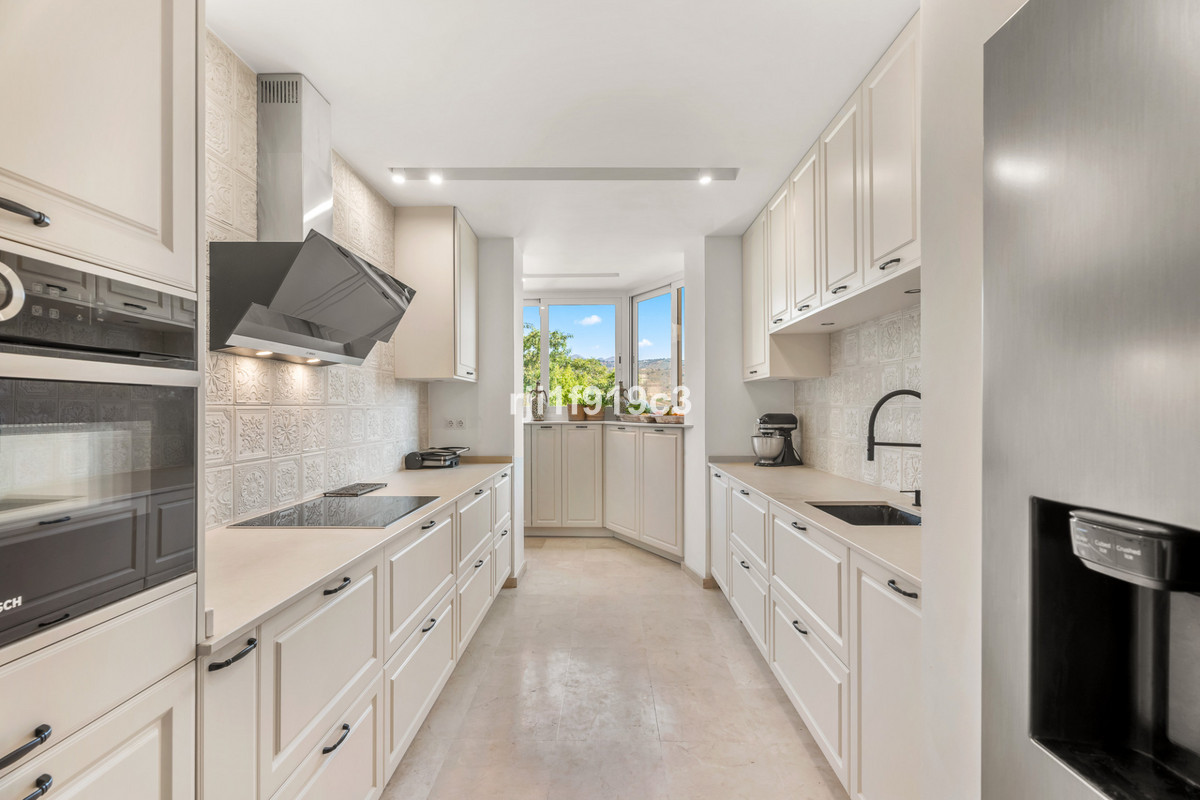 3 bedroom Apartments for sale in Elviria Hills – R5129218