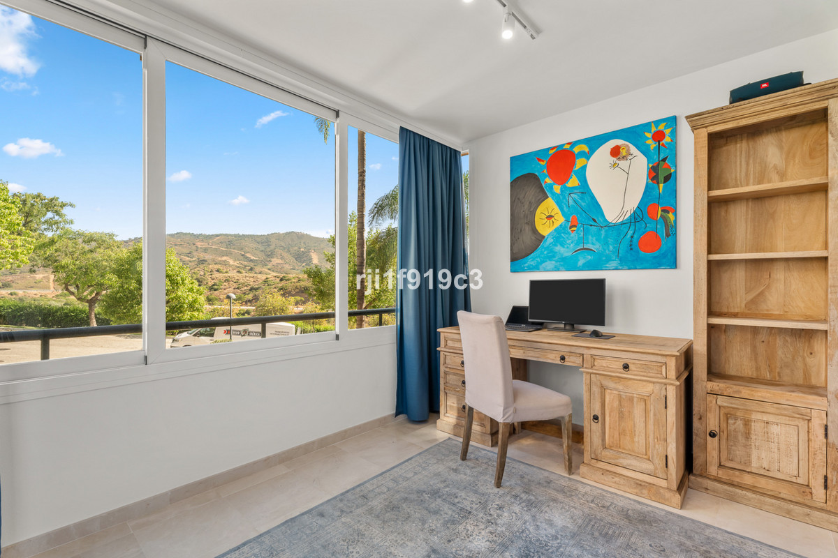 3 bedroom Apartments for sale in Elviria Hills – R5129218
