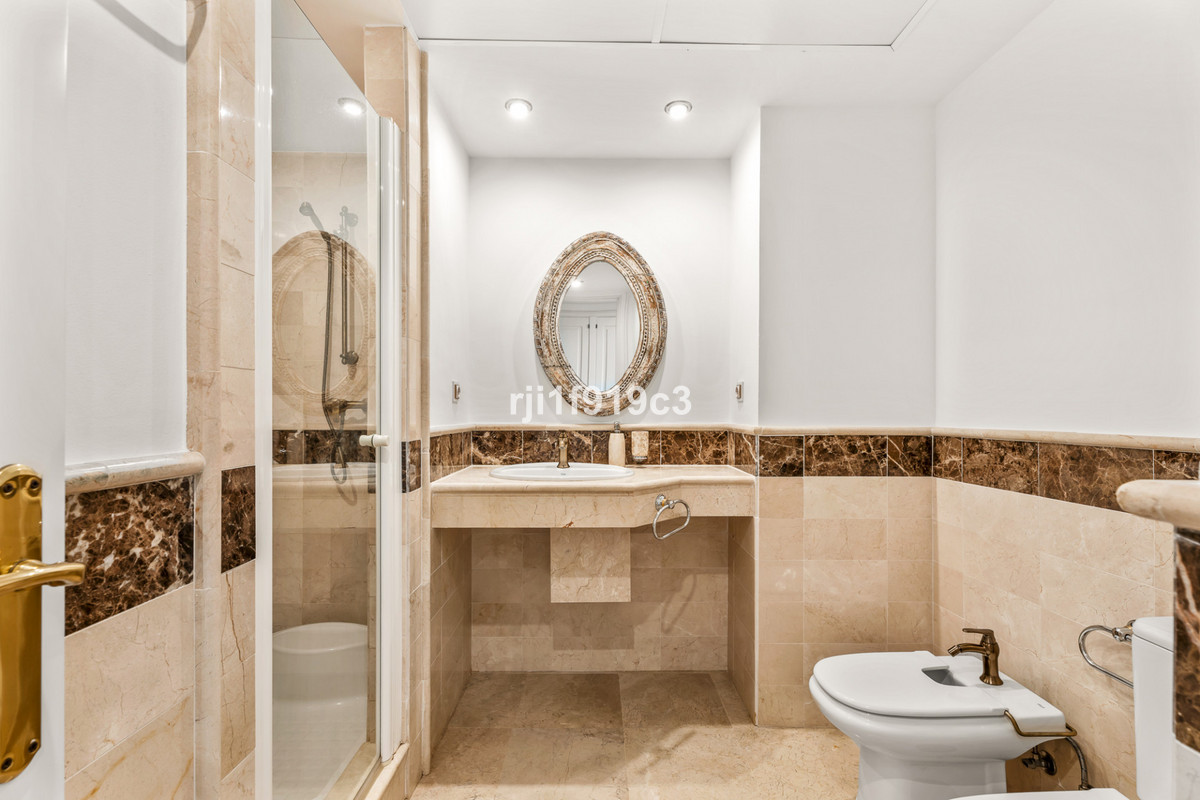 3 bedroom Apartments for sale in Elviria Hills – R5129218