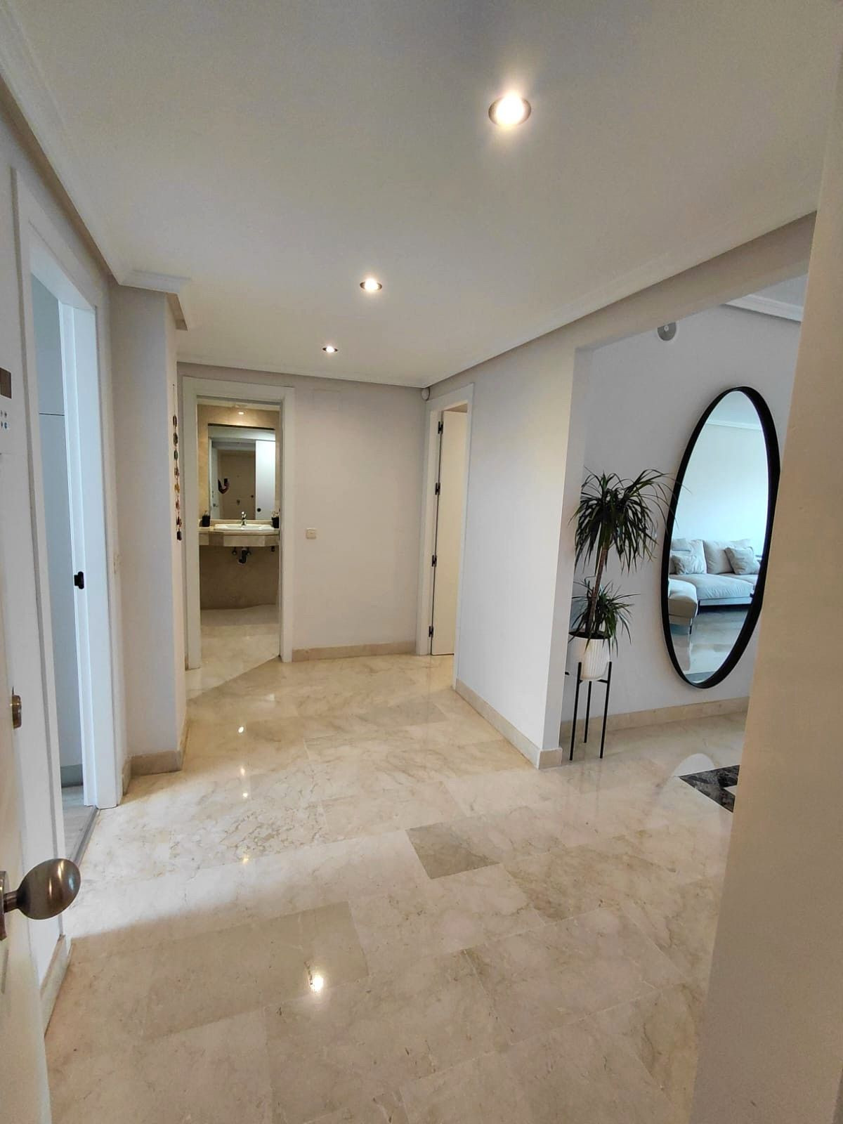 2 bedroom Apartments for sale in Marbella – R5133265