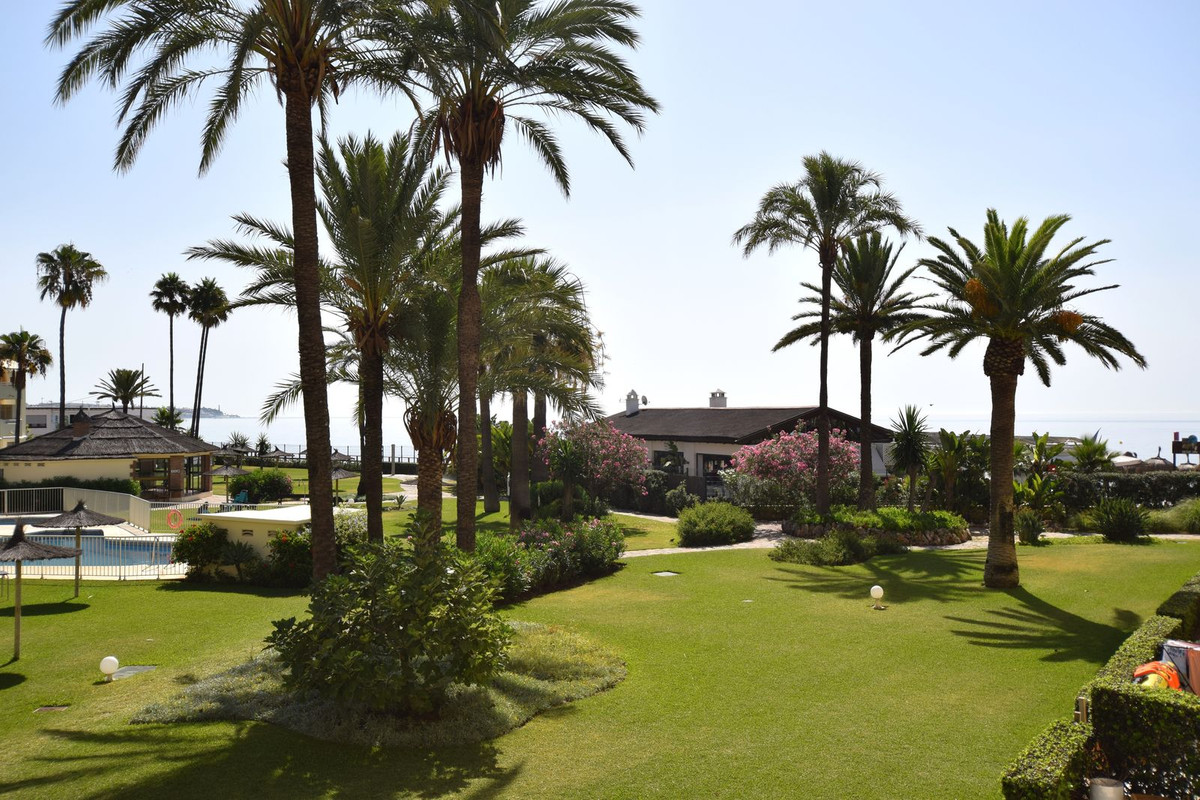 3 bedroom Apartments for sale in La Cala de Mijas – R5114377