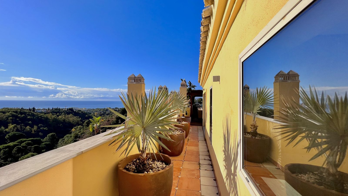 3 bedroom Apartments for sale in Sierra Blanca – R5143915