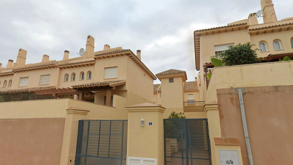 3 bedroom Townhouses for sale in Calahonda – R5051086