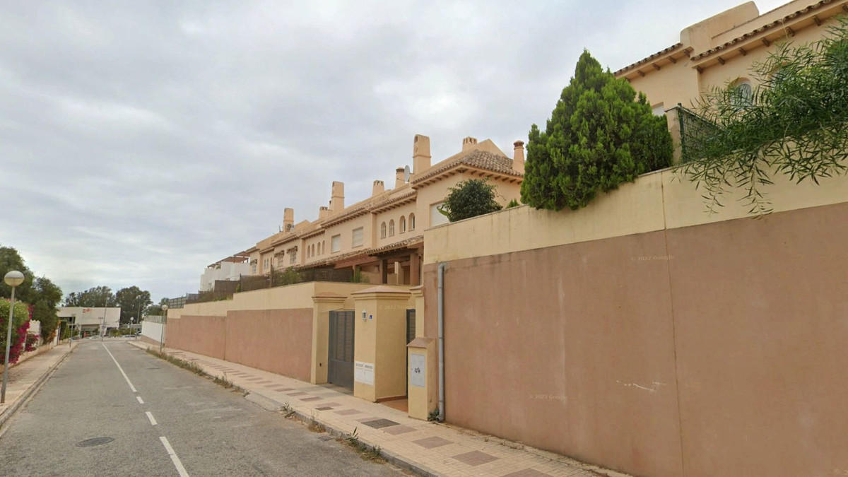 3 bedroom Townhouses for sale in Calahonda – R5051086