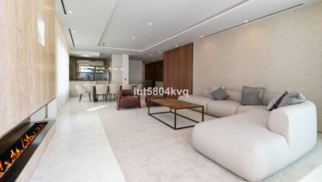 4 bedroom Apartments for sale in Milla de Oro – R5075737