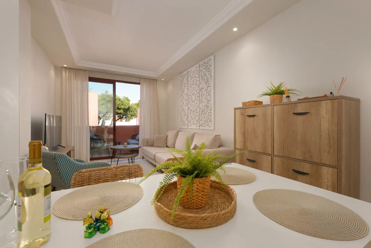 2 bedroom Apartments for sale in Elviria – R5144884